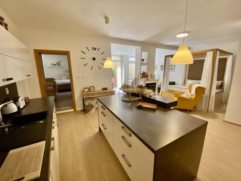 Apartmán v přízemí s postelí s nebesy