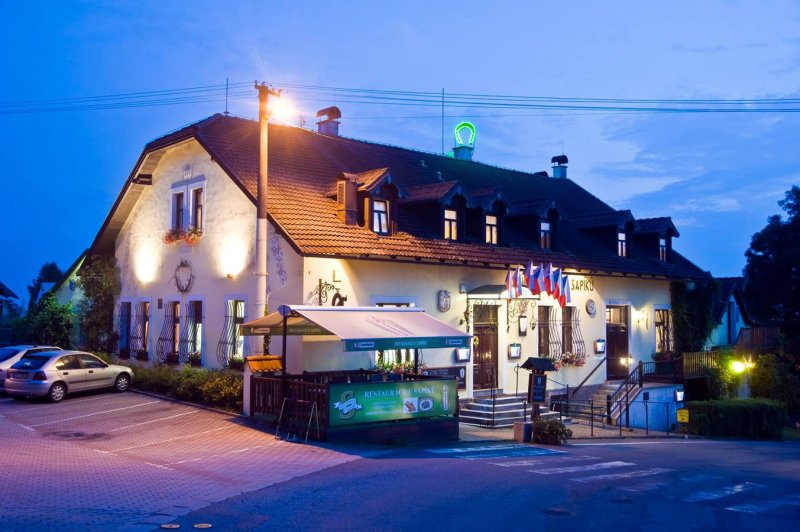 Restaurace a penzion U Sapíků