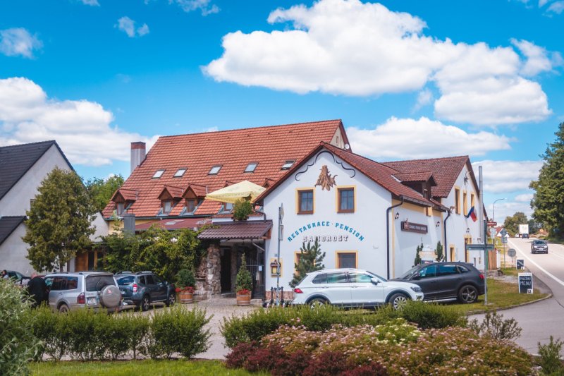 Restaurace a penzion SAMOROST
