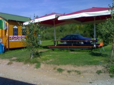 Autokemp pod lesem