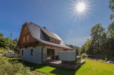 Roubenka u řeky