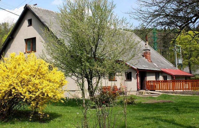 Chalupa u řeky Těchonín