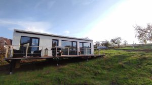 Tiny House Black Swallow