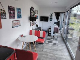 Tiny House Black Swallow