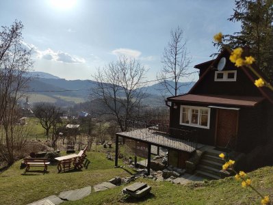 Chaloupka na stráni