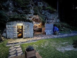 POD JEZEVČÍ SKÁLOU