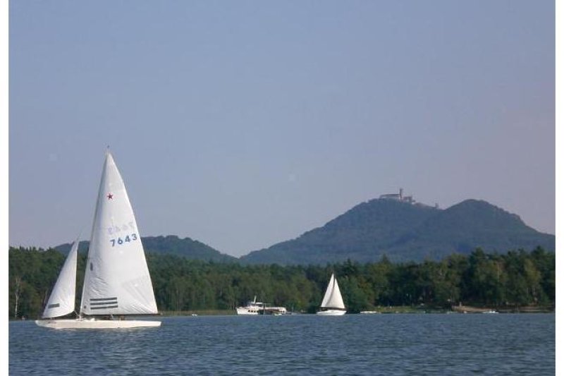 Chatová osada Jachta u Máchova jezera