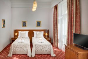 HOTEL SEVEN DAYS