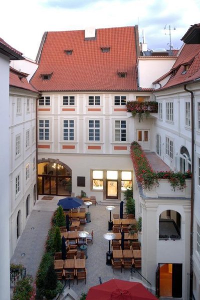 The Iron Gate Hotel & Suites