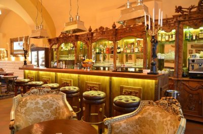 The Iron Gate Hotel & Suites