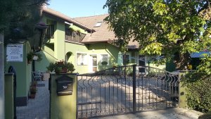 DVŮR POD STARÝMA HORAMA