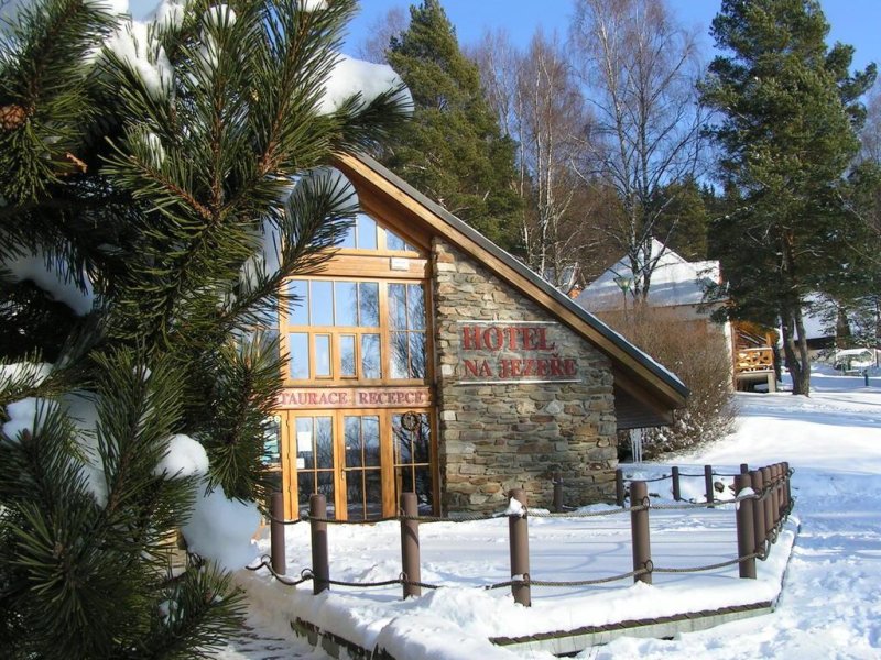 Hotel na Jezeře