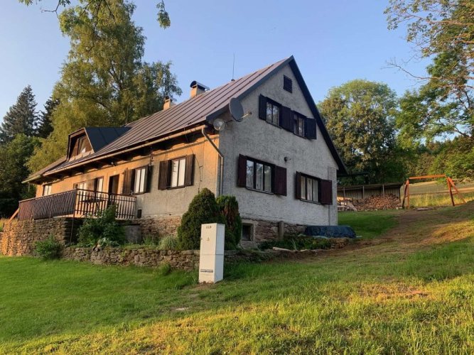 Chata ve Zdobnici – roubenka v Orlických horách pro partu i rodinu
