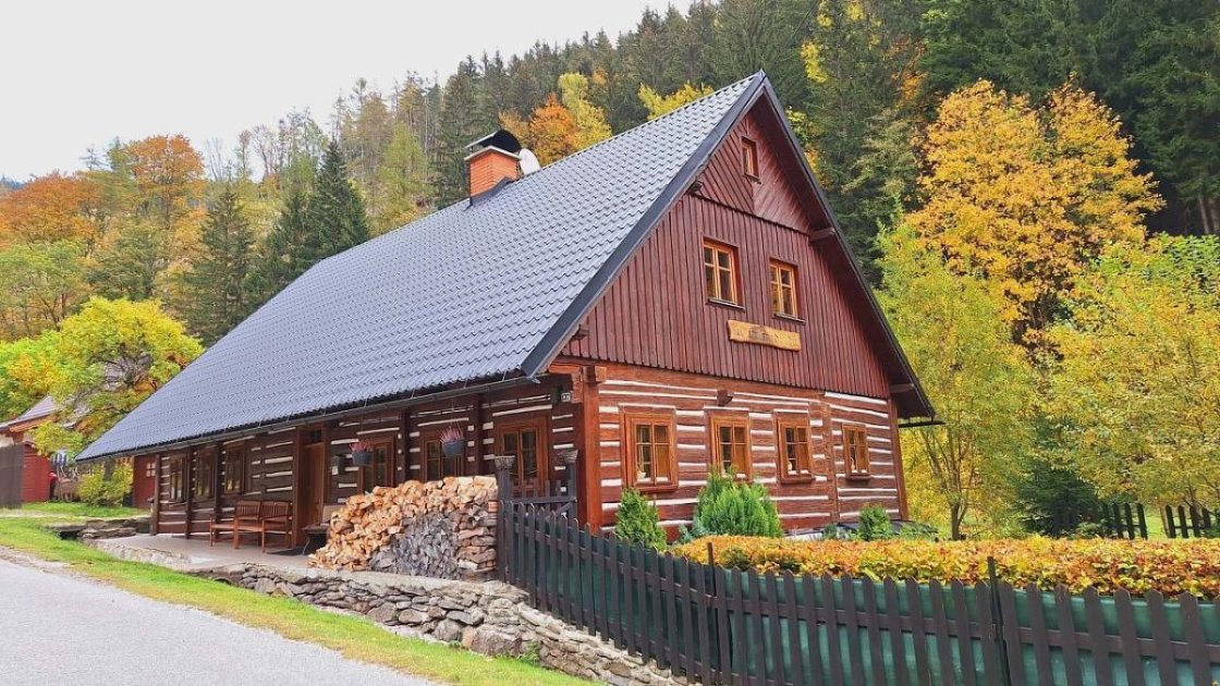 Chata u tří medvědů – jizerská klasika pro rodiny, kde je děti z chalupy nedostanete