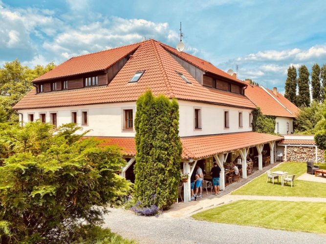 Penzion a Restaurant V Polích – Malé Číčovice