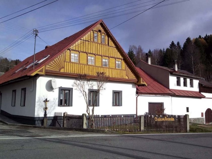 Chalupa Řetenka – dům u Zlatého potoka, odkud se chodí na hrad i na borůvky
