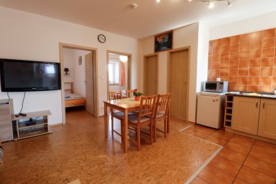 Restaurace a penzion U kostela