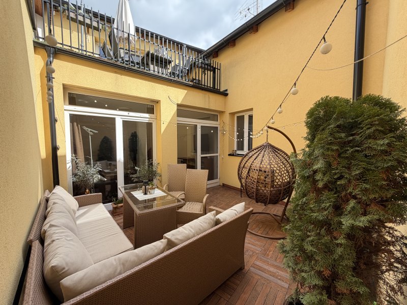 Apartmán v přízemí s postelí s nebesy