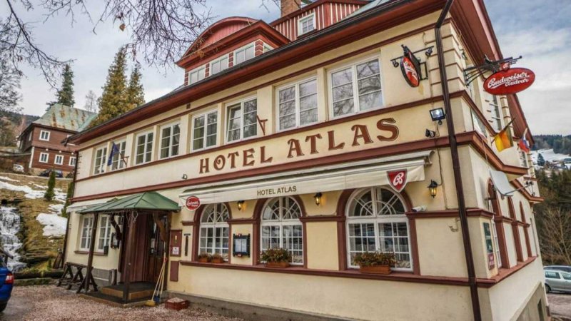 Hotel Atlas a Penzion Domeček 