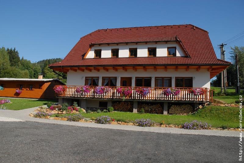 Penzion U přehrady a chatky