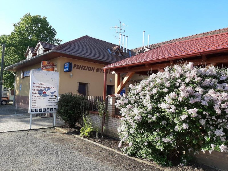 Penzion a restaurace Myslivna