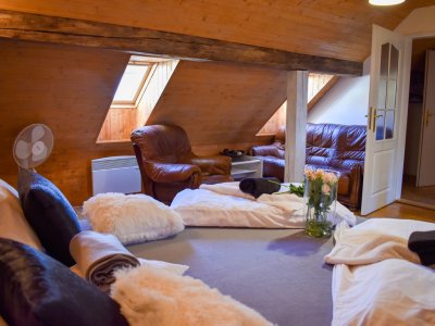 APARTMÁNY ŽIAKOVÁ- UBYTOVÁNÍ NOVÉ HRADY111