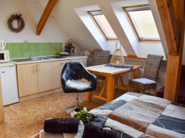 APARTMÁNY ŽIAKOVÁ- UBYTOVÁNÍ NOVÉ HRADY111