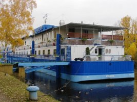 BOTEL RACEK***