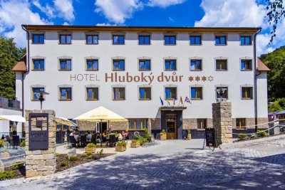 Hotel Hluboký dvůr