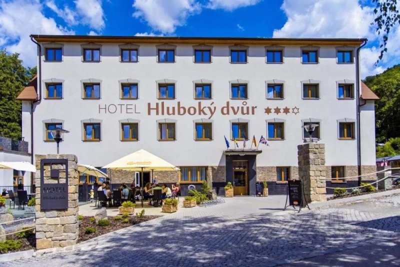 Hotel Hluboký dvůr