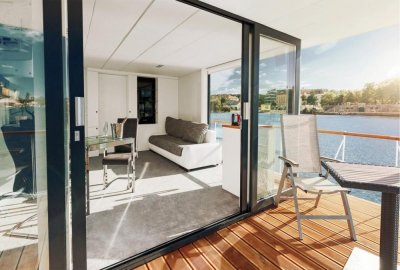 VIP living house boat