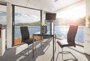 VIP living house boat