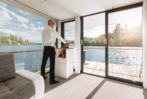 VIP living house boat