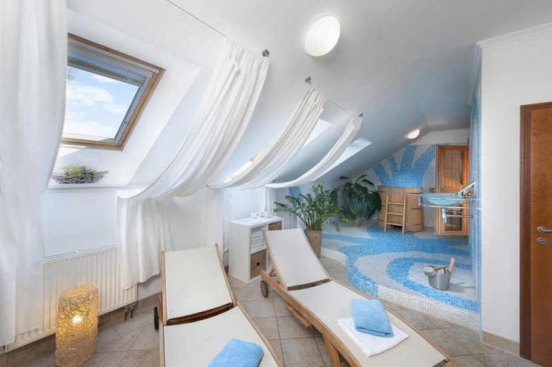APRIL HOTEL PANORAMA