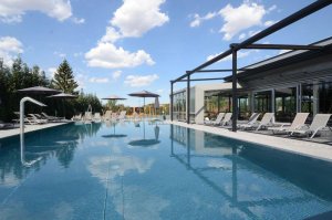 HOTEL AURA PRAHA design & garden wellness pool