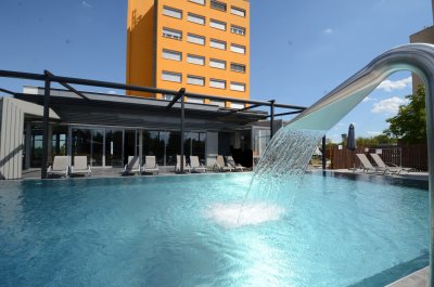 HOTEL AURA PRAHA design & garden wellness pool
