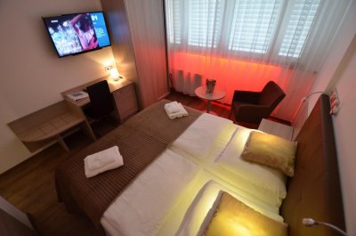 HOTEL AURA PRAHA design & garden wellness pool