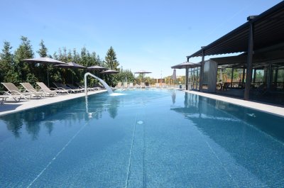 HOTEL AURA PRAHA design & garden wellness pool