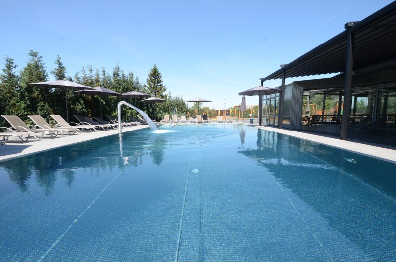 HOTEL AURA PRAHA design & garden wellness pool