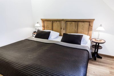 ARCHIBALD AT THE CHARLES BRIDGE