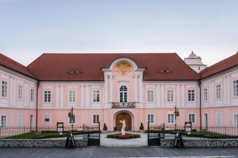 Zámek Hrádek, s.r.o.