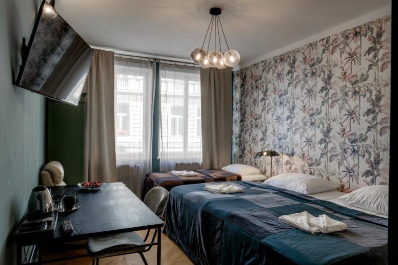 Louren - The Bridge Inn