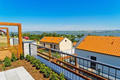 Pálavské vinohrady a Apollon Resort Lednice