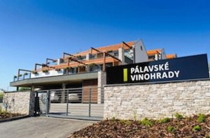 Pálavské vinohrady a Apollon Resort Lednice