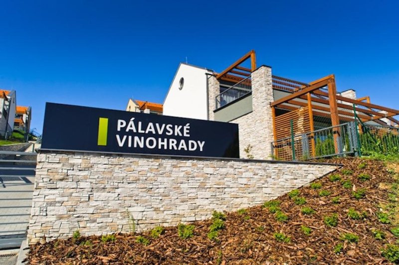 Pálavské vinohrady a Apollon Resort Lednice
