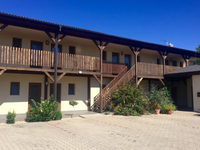 MOTEL R10