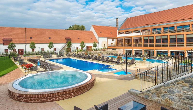 HOTEL ZÁMEK VALEČ
